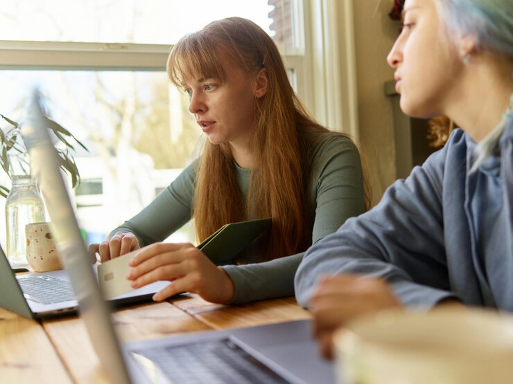 Pesquisa aponta que 57% dos adolescentes já foram expostos a conteúdos inadequados online