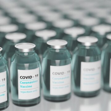 Países iniciam a aplicação da 3ª dose da vacina contra covid-19