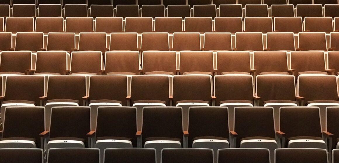 tyler-callahan-pcGLNRCICnA-unsplash 97% das empresas do setor de entretenimento estão paradas