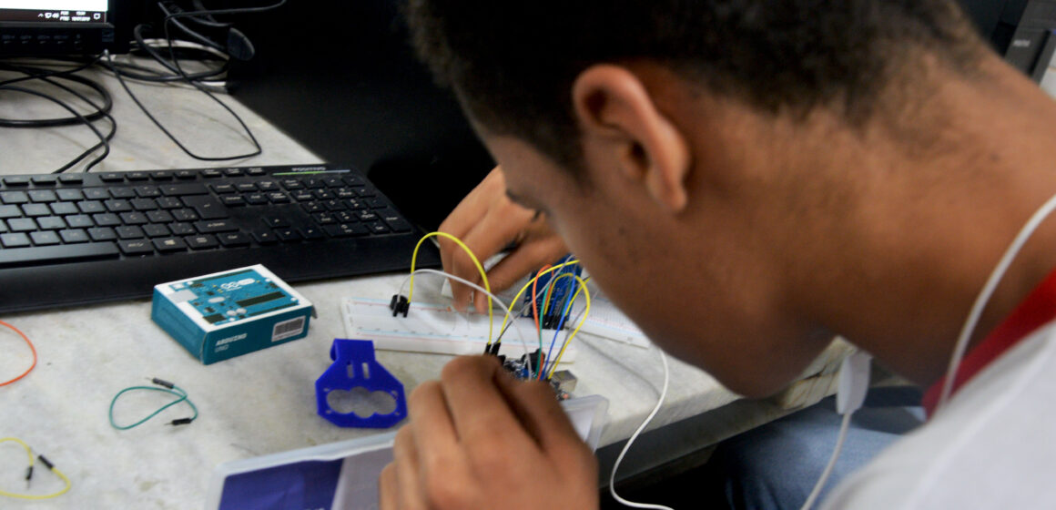 Escolas de ensino médio sergipanas ganham equipamentos de robótica