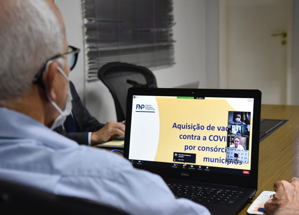 Aracaju assina protocolo para adesão ao consórcio da compra de vacinas