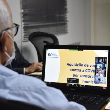 Aracaju assina protocolo para adesão ao consórcio da compra de vacinas