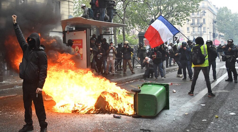 Dia do Trabalho em Paris é marcado por confronto entre manifestantes e policiais