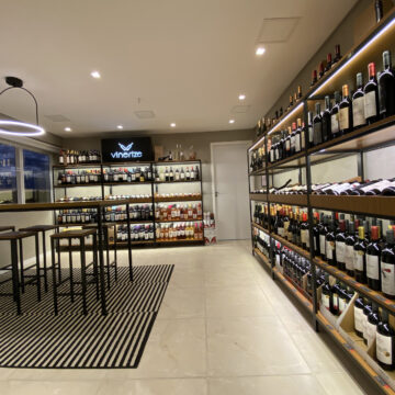 Nova wine store chega com foco em rótulos gaúchos diferenciados