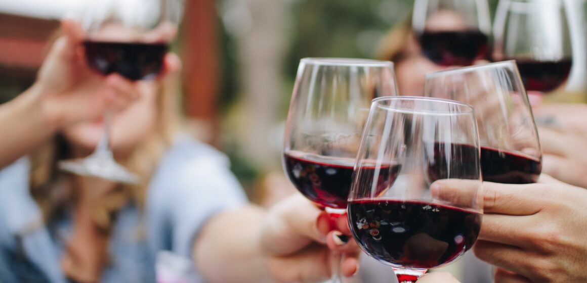 kelsey-knight-udj2tD3WKsY-unsplash Vamos democratizar o vinho? Uma entrevista exclusiva com o CEO da Fabenne