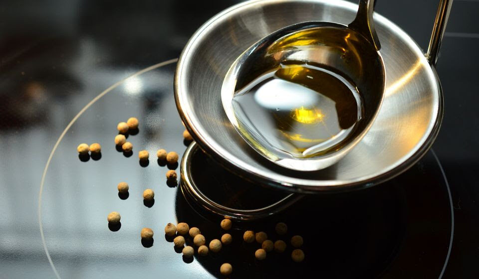 Mitos sobre o azeite: nutricionista explica sobre a funcionalidade do produto