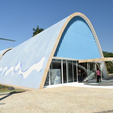 Desenhada por Niemeyer ‘Igrejinha da Pampulha’ é elevada a santuário
