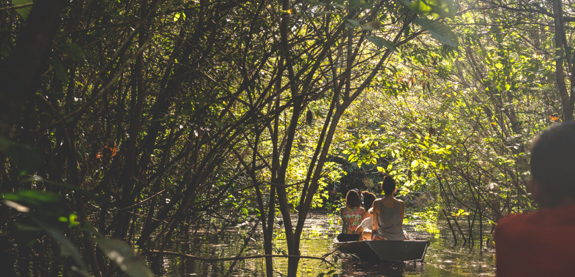 Turismo de base comunitária na Amazônia traz benefícios e transformação aos visitantes e às populações ribeirinhas