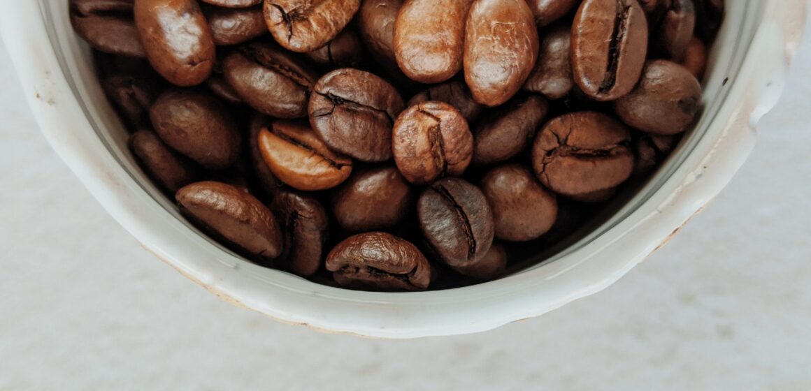 Conheça os mitos e verdades sobre essa paixão nacional: o café
