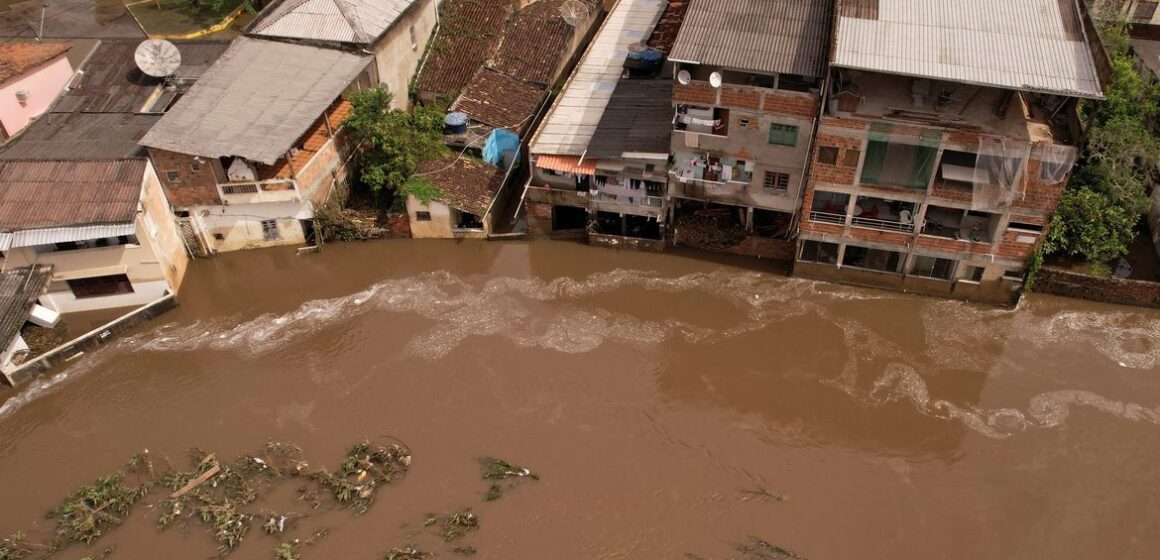 “Maior desastre natural da história”, diz governador da Bahia