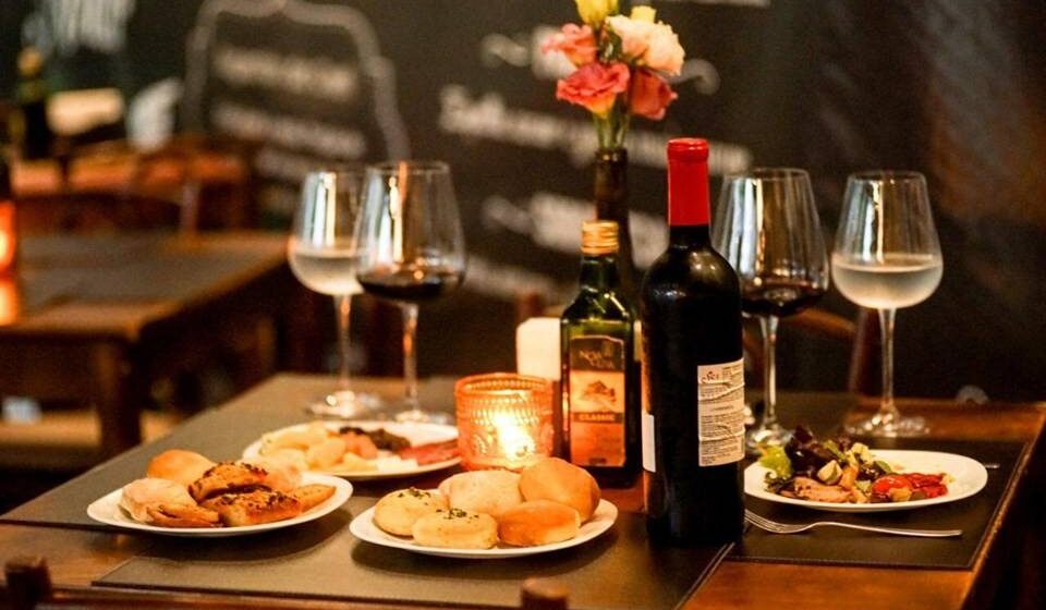 Taça-Ticiana-1 Vinho em taça com preços convidativos para apreciar uvas e rótulos e variados em Brasília