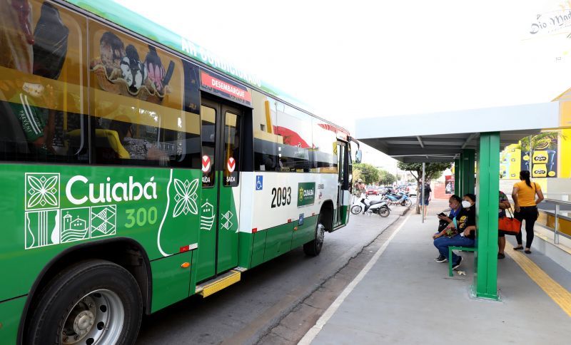 Cuiabá implantou mais de 500 novos abrigos de ônibus em 2021