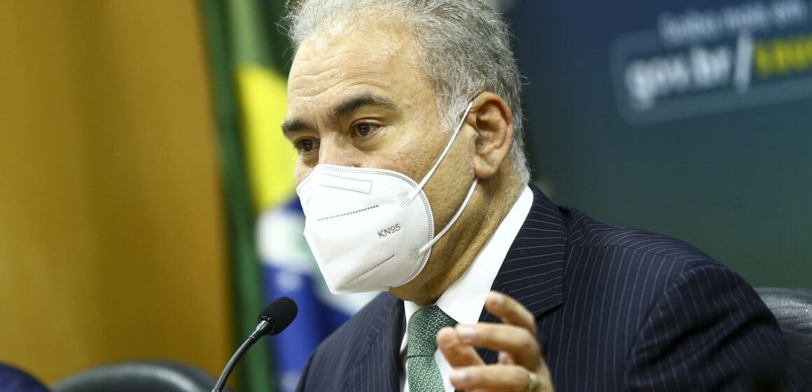 Governo reduz para 7 dias isolamento de pacientes com covid-19