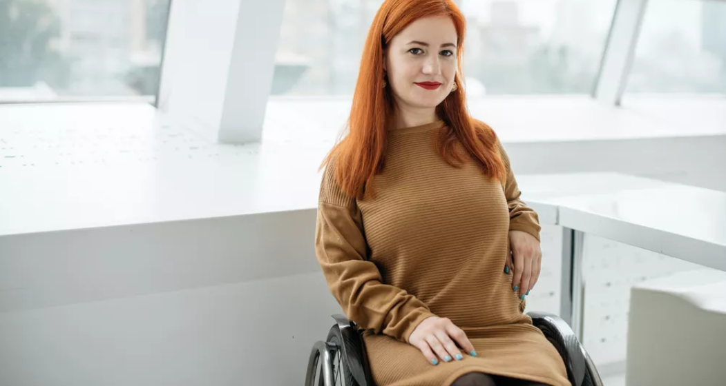 Mulher cadeirante ajuda a salvar outras pessoas com deficiência na  Ucrânia