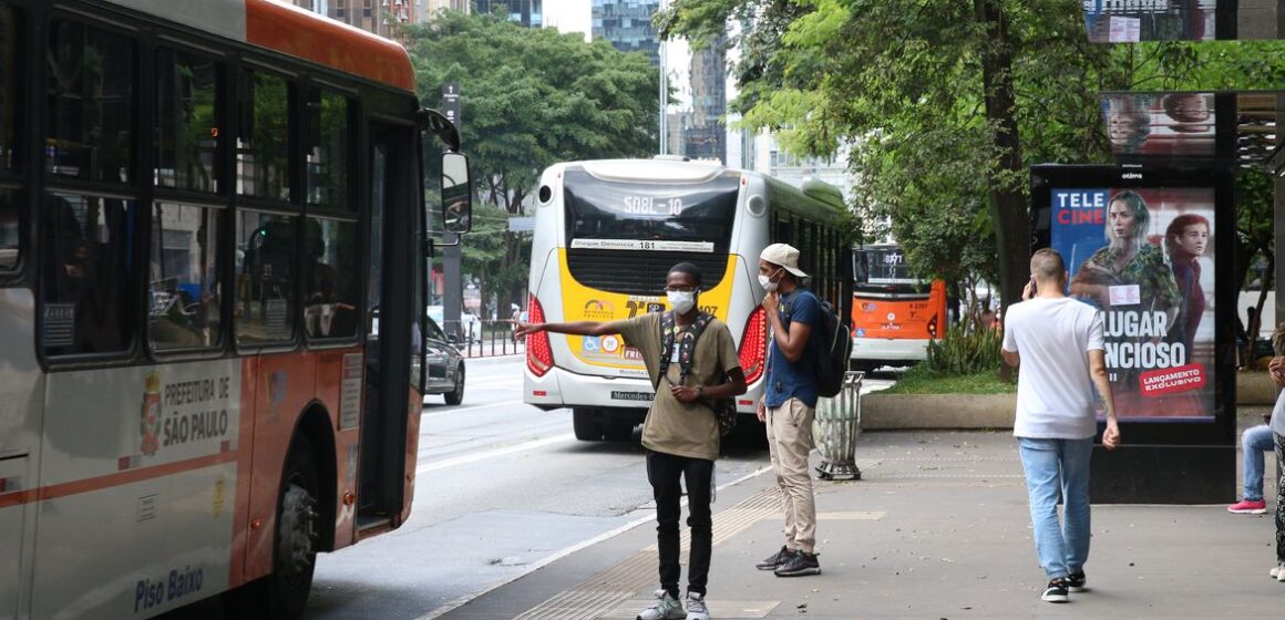 Liberação do uso de máscara em São Paulo São Paulo libera obrigatoriedade de máscara para ambientes fechados