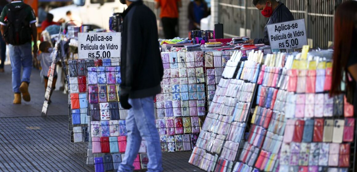 Economia Rendimento dos brasileiros é o menor desde 2012, aponta IBGE