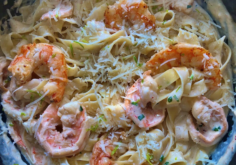 Descubra como fazer um saboroso Fettuccine com creme de leite, camarão, páprica doce e um toque de limão
