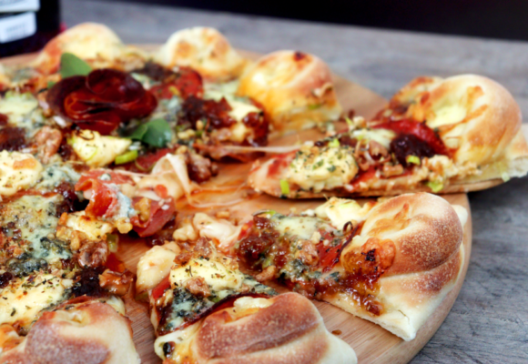 Livro com receitas muito fáceis para comemorar o dia mundial da pizza
