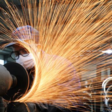 Produção da indústria brasileira recua 0,6% em agosto, diz IBGE