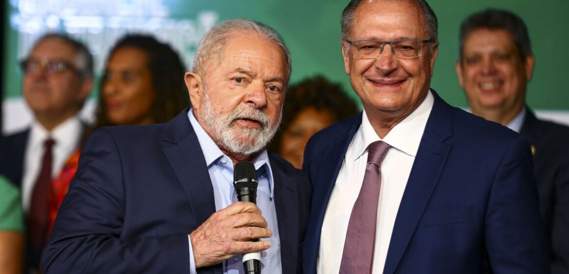 Política Lula e Alckmin tomam posse hoje; entenda o rito