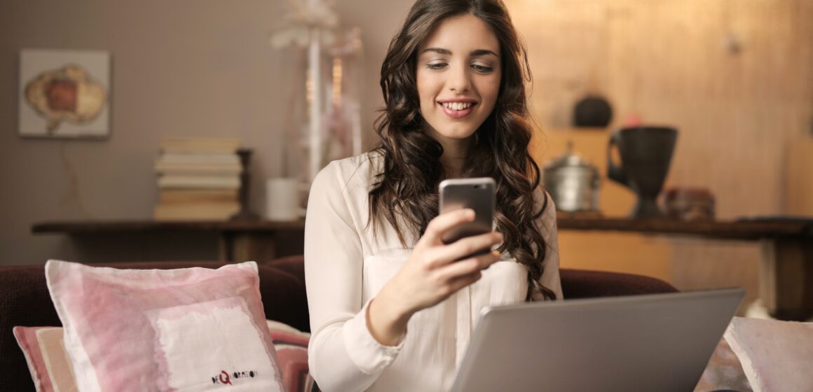 pexels-andrea-piacquadio-920382 Você já conhece o Pix Parcelado?