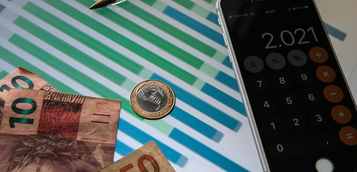 Governo revisa previsão de crescimento do PIB para 1,9% em 2023