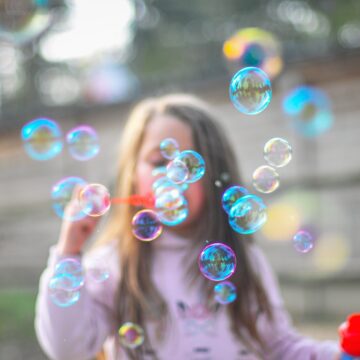 giu-vicente-pYrS9SgBLk0-unsplash Semana do Brincar promove atividades gratuitas na capital paulista