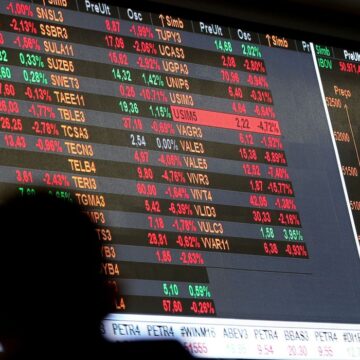 2020-03-11t154713z_1_lynxmpeg2a1pf_rtroptp_4_bovespa-manh Bolsa ultrapassa 114 mil pontos e fecha no maior nível desde novembro