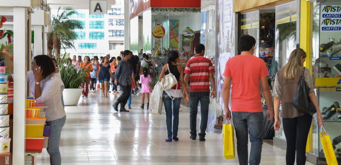 Dia dos namorados: pesquisa mostra como tributos encarecem presentes