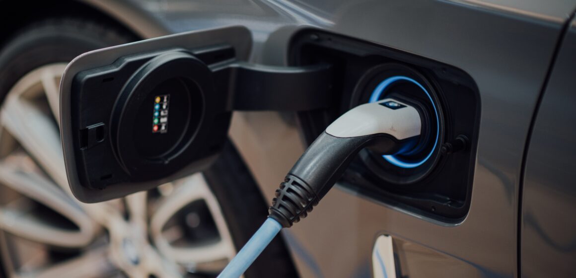 Mercado de veículos elétricos cresce 51% no primeiro quadrimestre de 2023