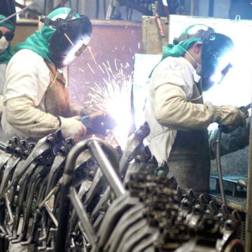 Produção industrial cresce 0,3% de abril para maio