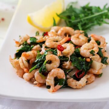 Aprenda a fazer um delicioso camarão à fiorentina, ideal para jantares especiais