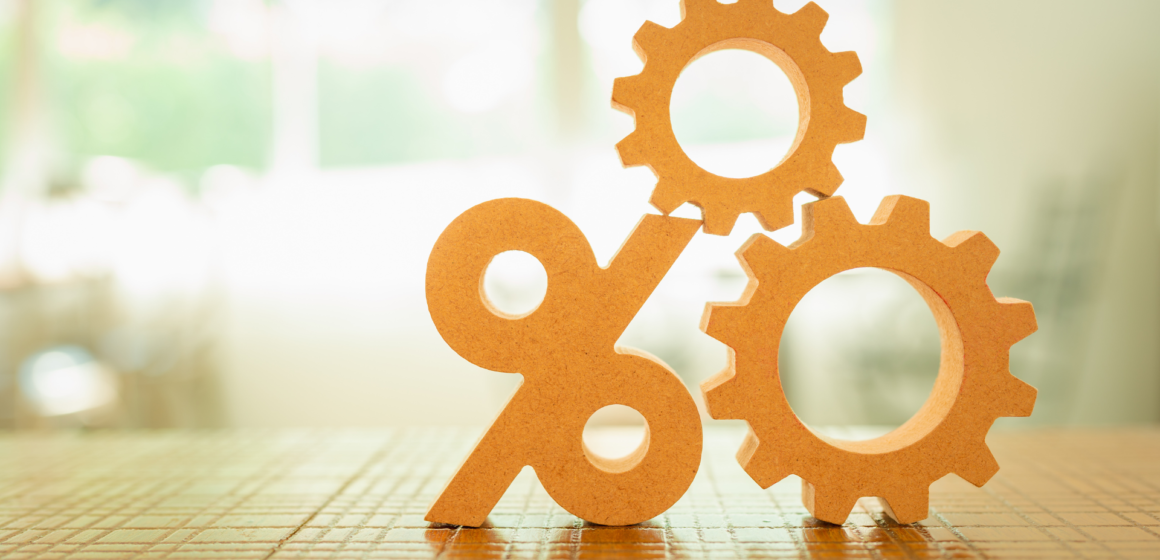 Inflação fecha 2023 em 4,6% segundo BC: probabilidade de estouro da meta cai para 17%