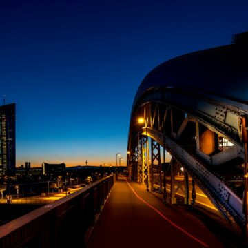 Mercados europeus se recuperam com dados positivos e aguardam balanços dos EUA