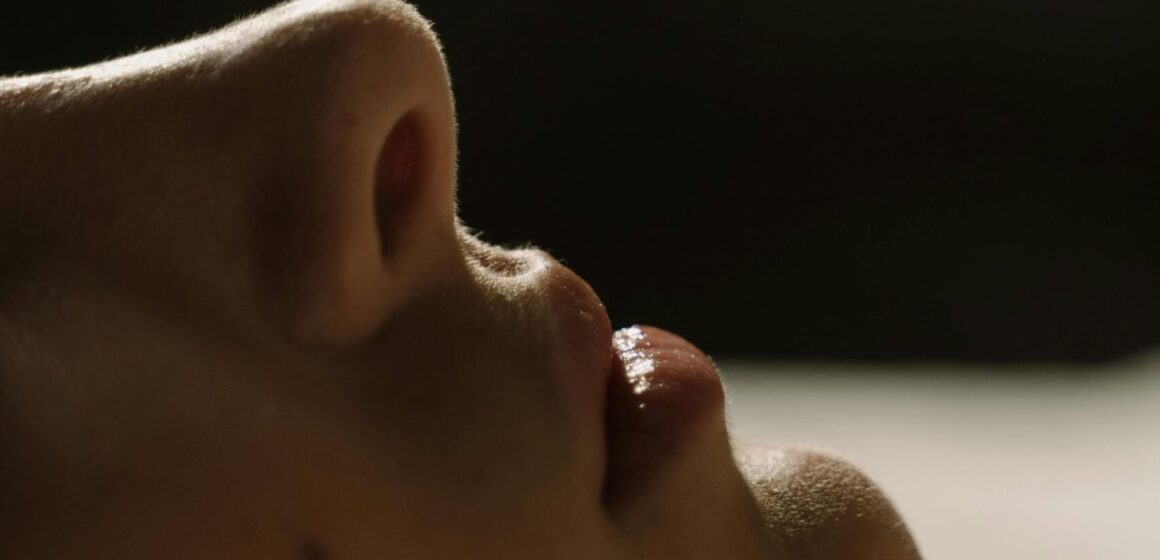 pexels-cottonbro-6568097 Descubra a nova tendência estética: o nariz está em alta!