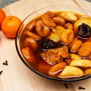 Compota-1024x683-1 8 receitas com frutas secas para atrair fartura em 2025