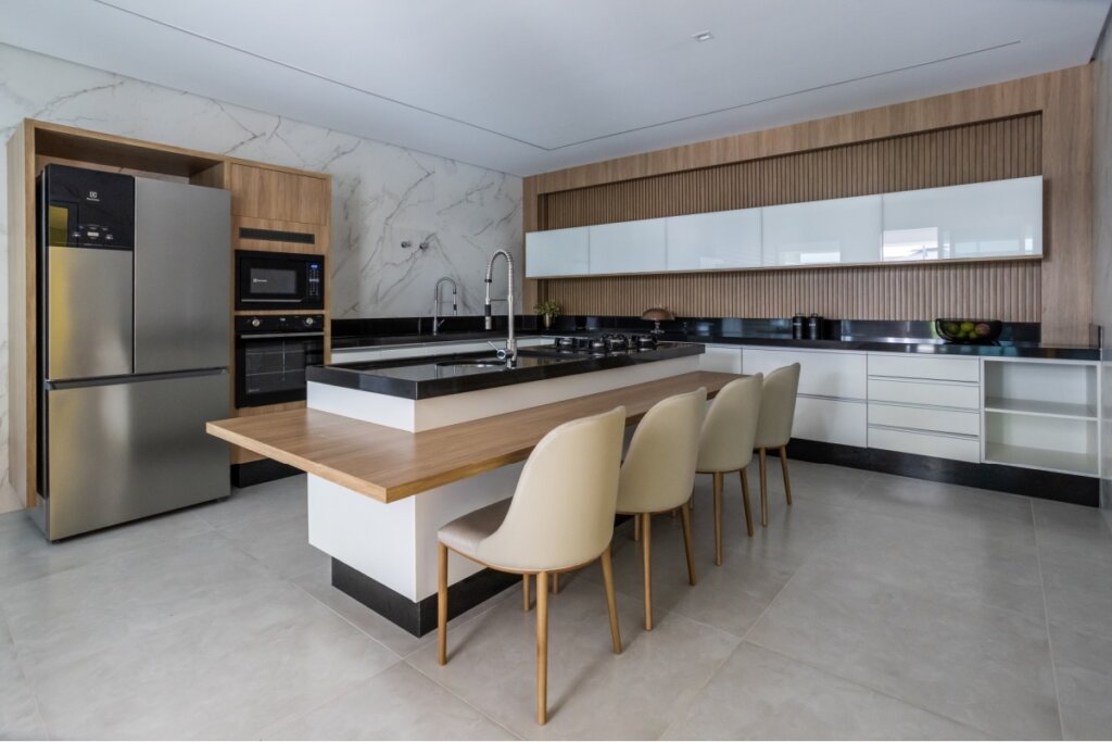 Projeto-Daniel-Santana-CrEdito-da-foto-Rodrigo-Mazolla-1-1024x683-1 4 maneiras de incorporar a cor Pantone 2025 na decoração