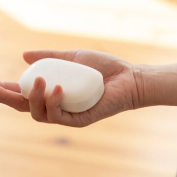 Veja por que não é recomendado passar perfume na região íntima