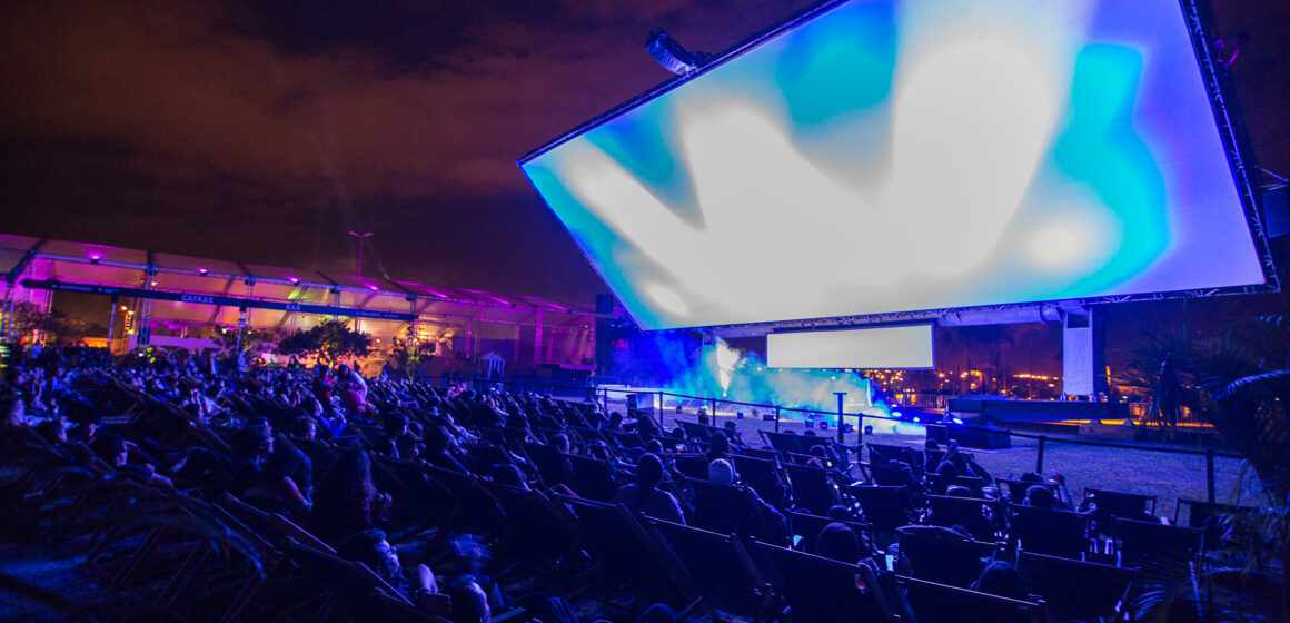 Brasília recebe a maior tela de cinema a céu aberto do mundo