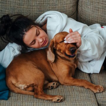 Pesquisa global revela que pessoas preferem a companhia dos pets em vez de parceiros quando estão estressadas