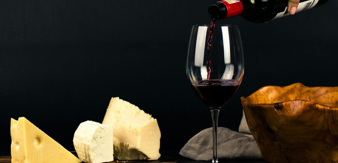 Queijos e vinhos: o par perfeito para aquecer o inverno
