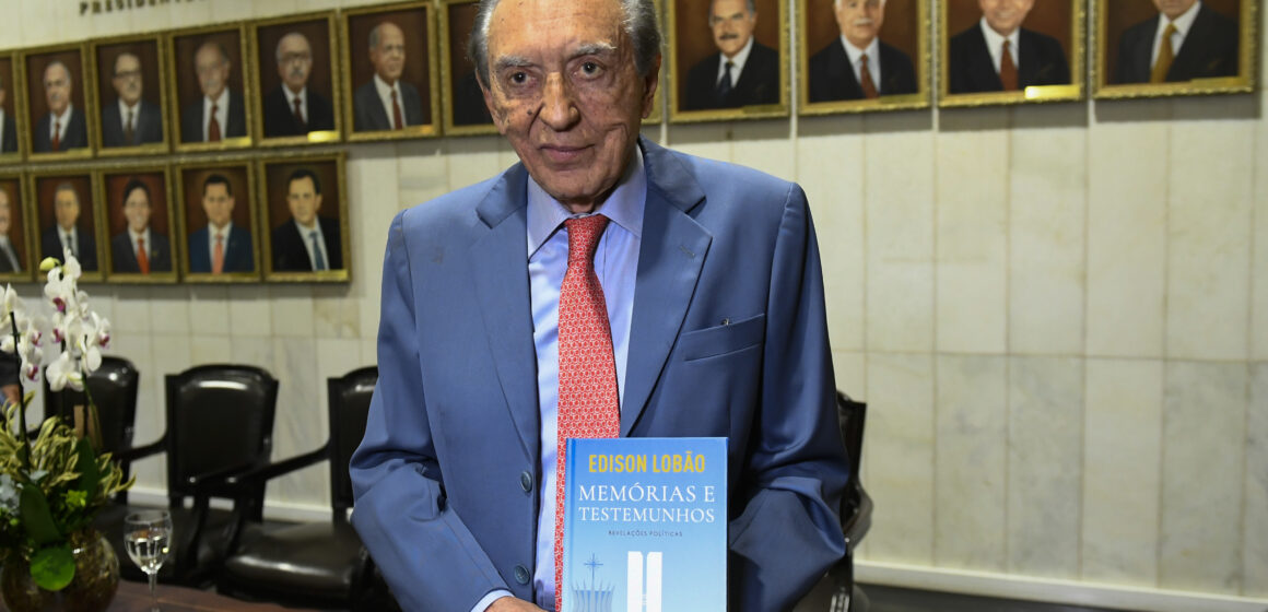 Edison Lobão lança livro com revelações inéditas sobre os bastidores da política brasileira