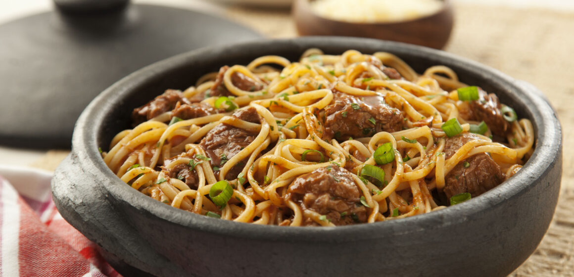 Receita para reunir a família ao redor da mesa: Linguini com Ragu de Barreado