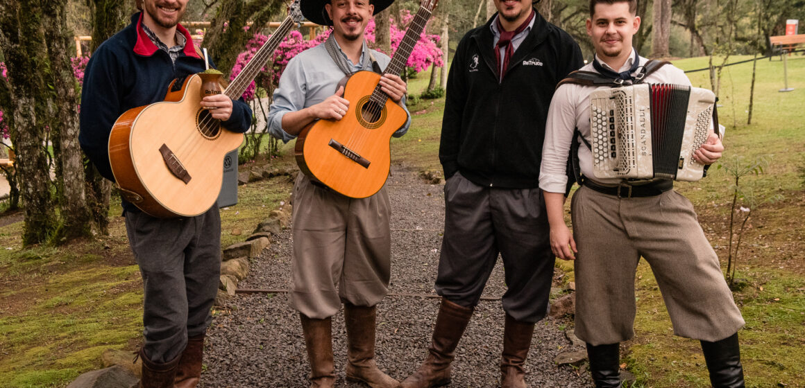 Grupo-Retruco-Parque-do-Caracol-Creditos-Cassio-Brezolla-1-1-1 4 roteiros para viver a cultura gaúcha na Serra no mês Farroupilha
