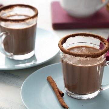chocolate-quente-cremoso-pra-toda-familia-receitas-nestle Receita para maratonar séries e filmes debaixo das cobertas