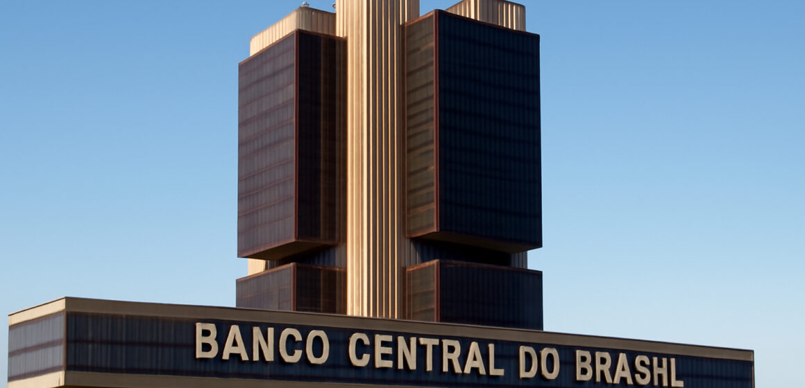 Pix Parcelado promete facilitar o crédito e impulsionar a economia digital, mas exige atenção dos consumidores para juros