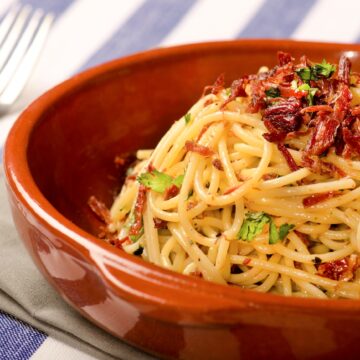 Carbonara Sertanejo: espaguete com charque e toque regional