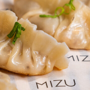 Mizu lança menu especial em homenagem à edição de 2025 da Feira do Livro de Porto Alegre/RS