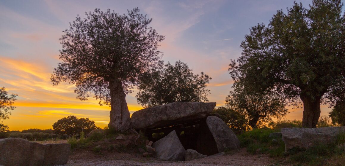 Anta-do-Olival-Reguengos-de-Monsaraz-Turismo-do-Alentejo Caminhar pelo Alentejo é o melhor jeito de descobrir a essência da região