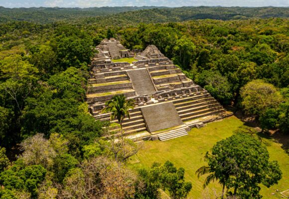 Cayo-Caracol-temple-2 Belize, onde a cultura Maia segue viva!